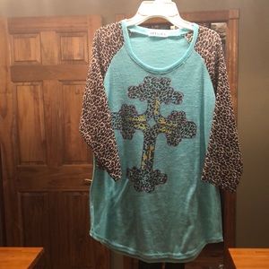 3/4 sleeve teal and leopard print shirt